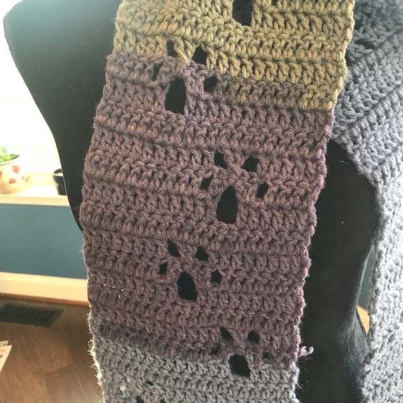 Handmade Crotched Paw Print Scarf - Picture 2 of 3